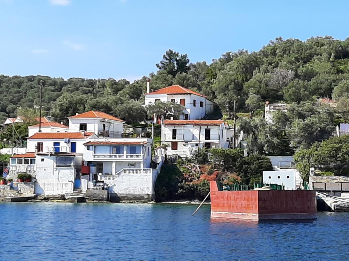 Chiona΄S Apartments By The Sea Paleo Trikeri Экстерьер фото